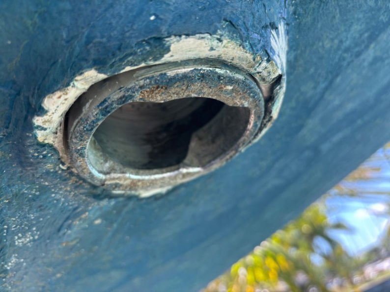 Leopard 45 Rudder Lower Bearing needing attention