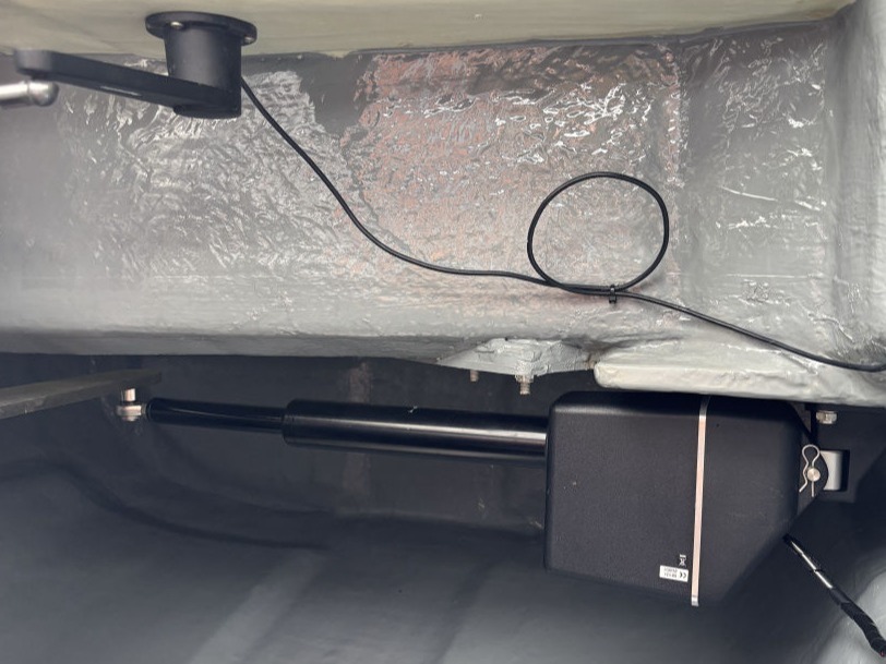 Raymarine Type 2 Mechanical Linear Drive Autopilot installed