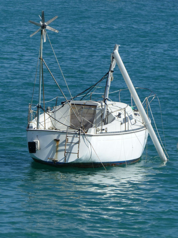 Yacht Mast Broken while on the Water